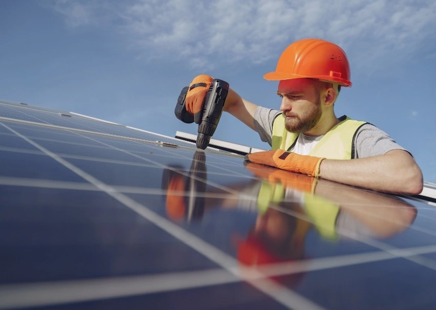 Installation photovoltaïque, fixation des panneaux photovoltaïques par Cap Soleil Energie