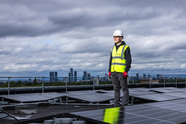 Panneaux solaires photovoltaïques sur un toit, comment optimiser 