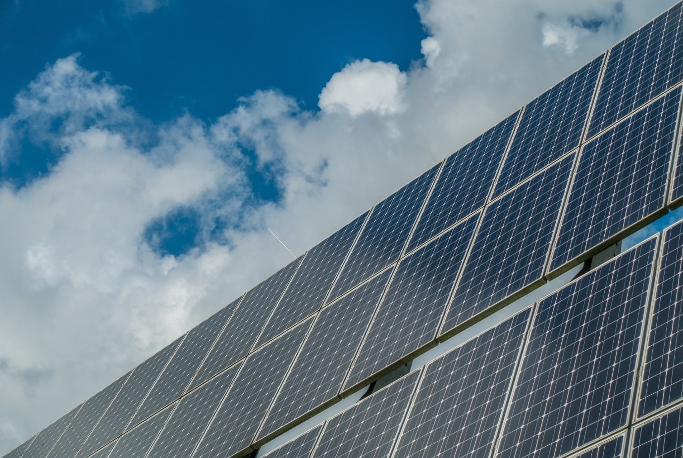 Chaînes de panneaux solaires photovoltaïques