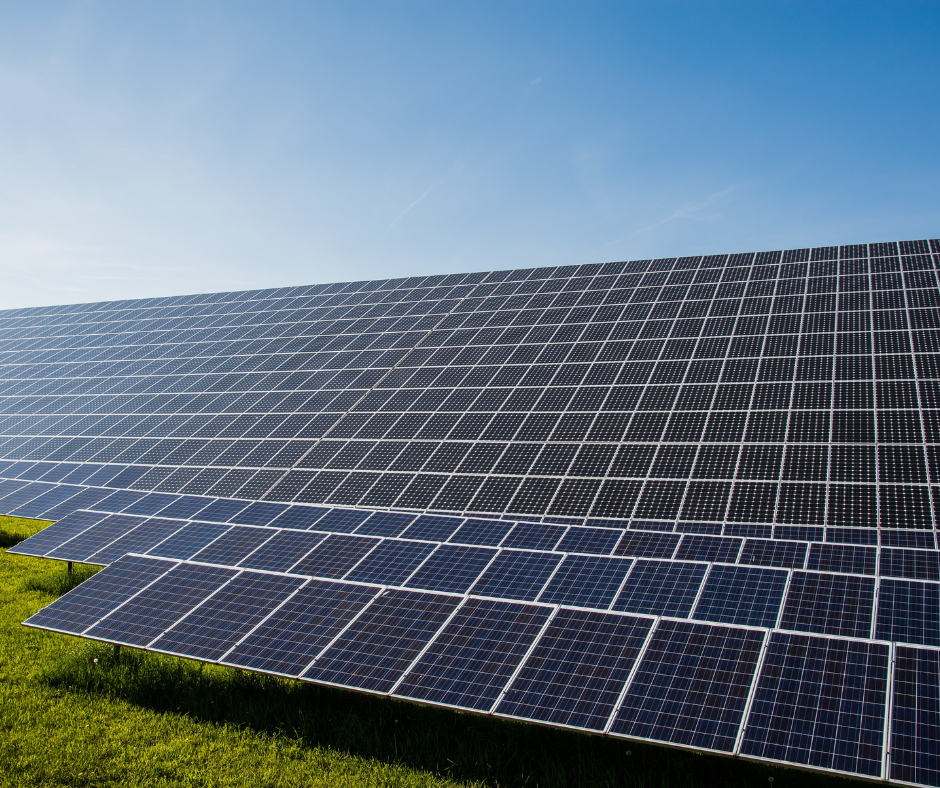 Parc de panneaux solaires. Histoire de l’énergie photovoltaïque