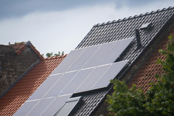 Poids d’un panneau solaire. Panneaux photovoltaïques en surimposition