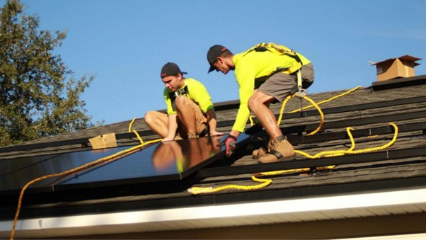 Poids des panneaux solaires, pose sur toiture.