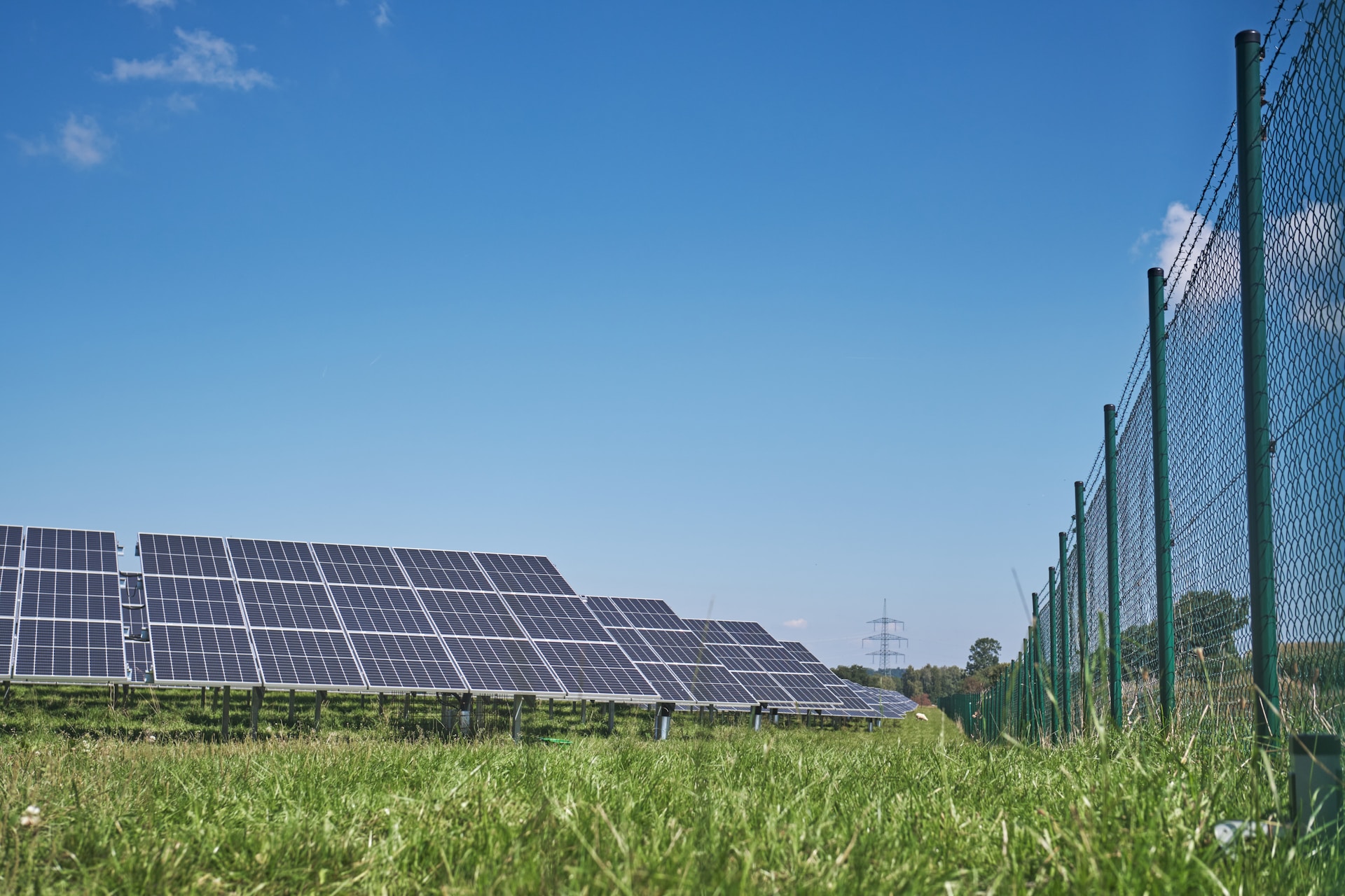 Panneau solaire au sol. Ferme solaire.
