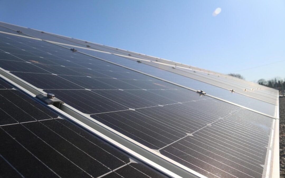 Crédit d’impôt panneaux photovoltaïques : existe-t-il encore en 2025 ?